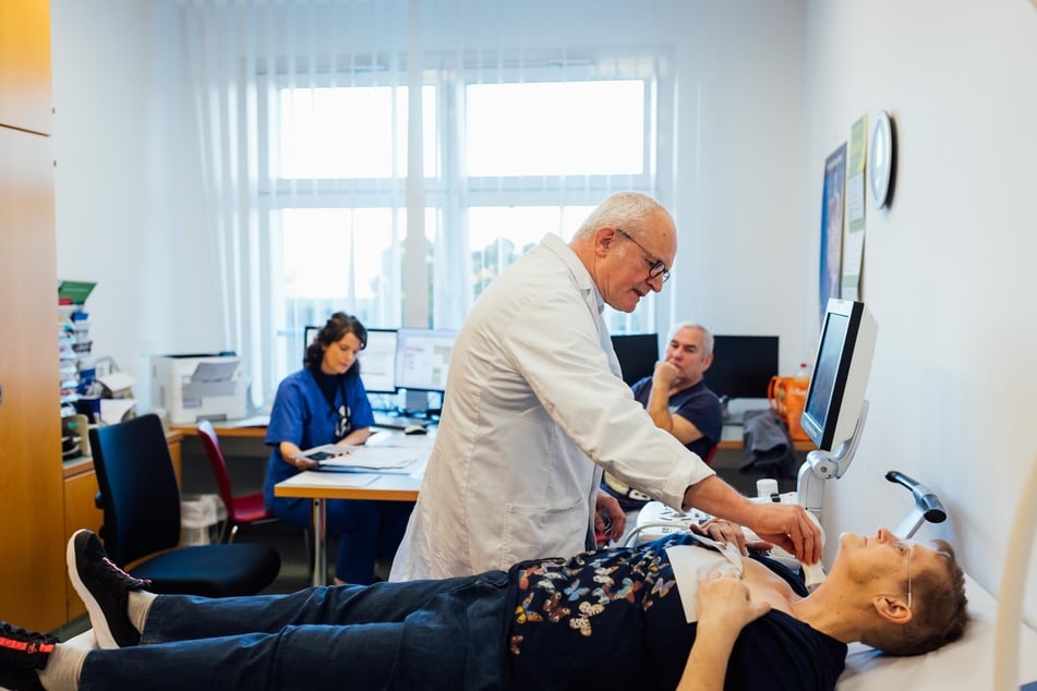 Noch heute muss die inzwischen 65-Jährige zu regelmäßigen Kontrolluntersuchungen.