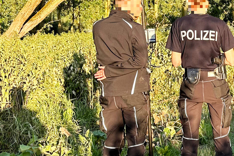 Einsatzkräfte der Polizei entdeckten die Leiche der 15-Jährigen am frühen Montagabend am Rheinufer im Wormser Stadtteil Rheindürkheim.