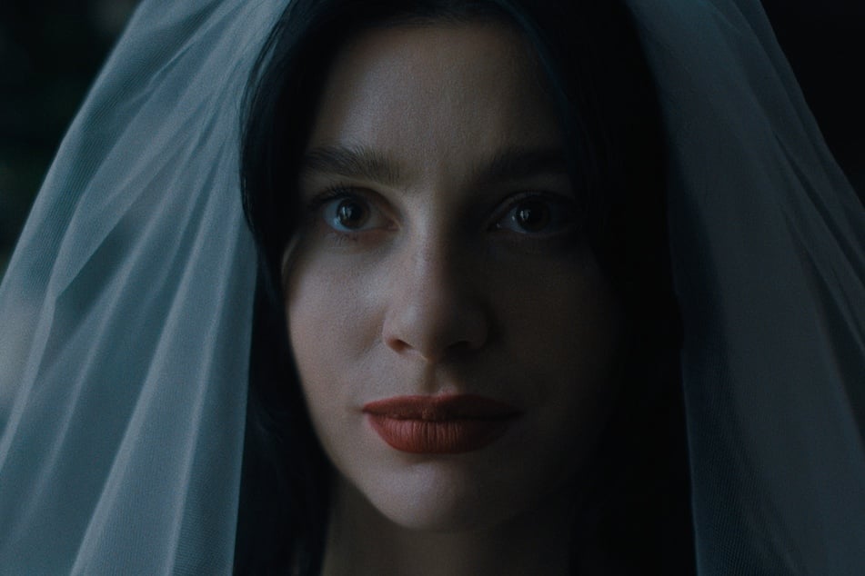 Hinter der Serie "Something Very Bad is Going to Happen" mit Camila Morrone (28) stecken auch die Duffer-Brüder ("Stranger Things") sowie eine Regisseurin, die für "Baby Reindeer" bekannt ist.