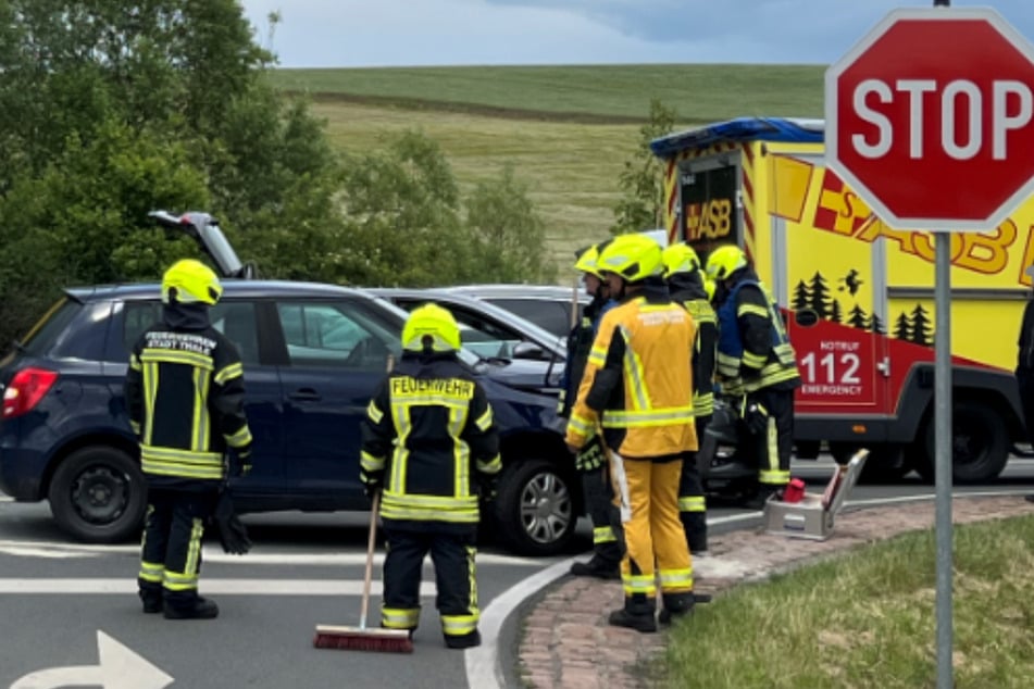 Jugendliche nach Unfall verletzt ins Krankenhaus gebracht