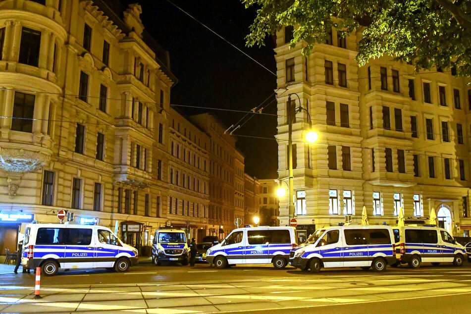 Am Hasselbachplatz kommt es regelmäßig zu Problemen. Die Polizei ist quasi im Dauereinsatz.