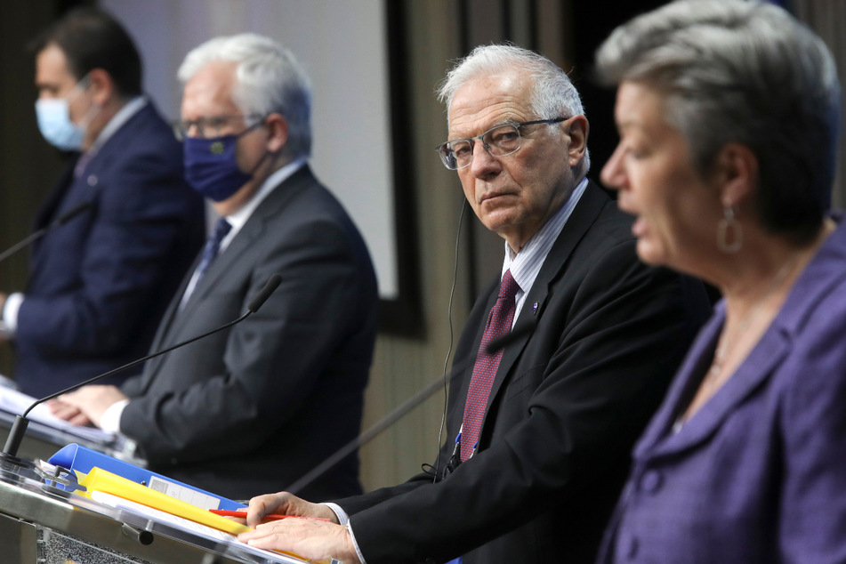 Ylva Johansson (r-l), EU-Kommissarin für Inneres, Josep Borrell, Hoher Vertreter der EU für Außen- und Sicherheitspolitik, Eduardo Cabrita, Innenminister von Portugal, und Margaritis Schinas, Kommissar für die Förderung des europäischen Lebensstils.