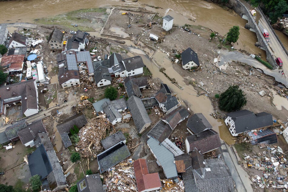 Etliche Wohnhäuser und Gebäude wurden letzten Sommer bei der schrecklichen Flutkatastrophe im Ahrtal zerstört.