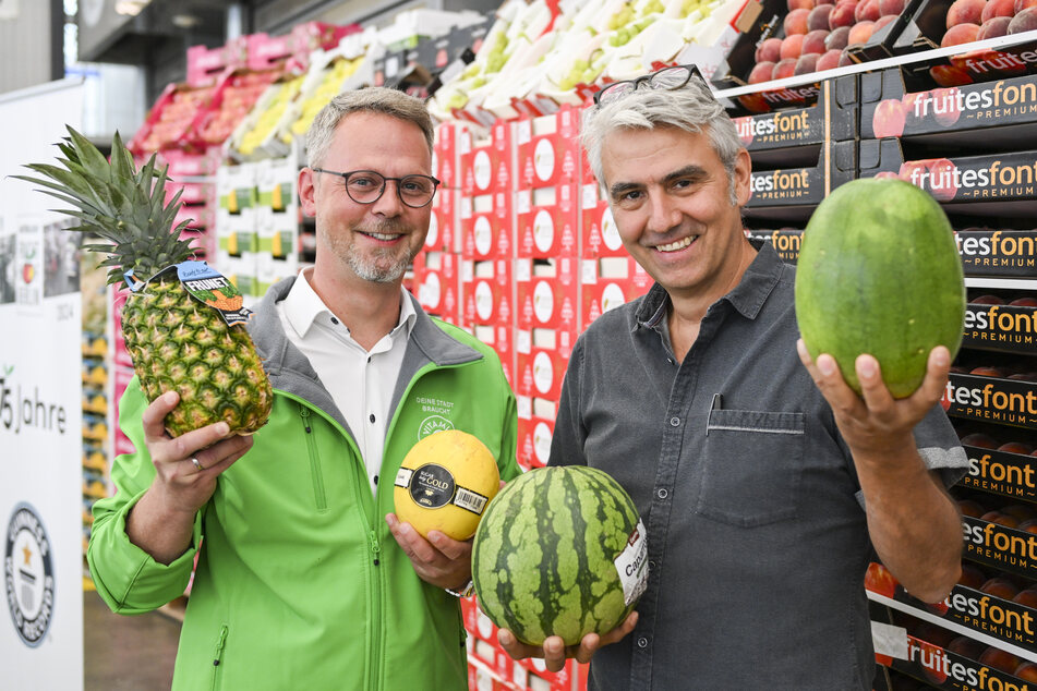 Nils Doerwald (l.), Vorstandschef des Fruchthofs Berlin, und Wochenmarktbetreiber Nikolaus Fink haben die Aktion ins Leben gerufen.