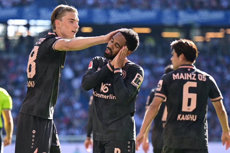 Phillipp Mwene (M.) legte die Rothosen mit dem Treffer zum 2:0 noch vor der Pause schlafen.