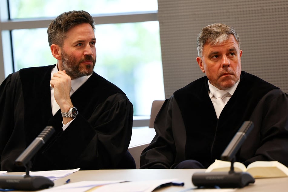 Die Staatsanwälte Benedikt Bernzen (l.) und Ulf Lenzner am Donnerstag im Saal des Justizzentrums.