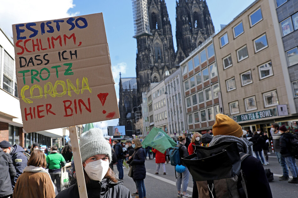 Vor allem junge Menschen gingen am gestrigen Freitag auf die Straße und machten sich für eine gerechte Klimapolitik stark.
