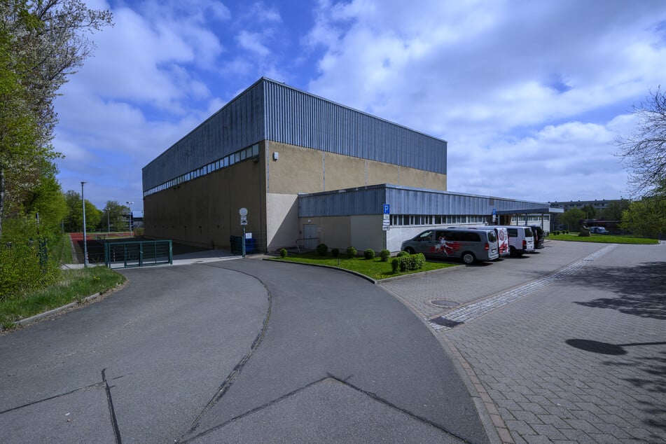Die alte Sporthalle in Neuplanitz ist in die Jahre gekommen. Aus diesem Grund entsteht direkt daneben ein neuer Sporttempel.