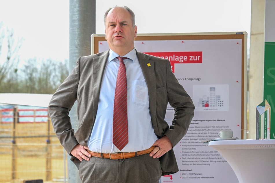 OB Dirk Hilbert (54, FDP) will die Parkgebühren erhöhen.