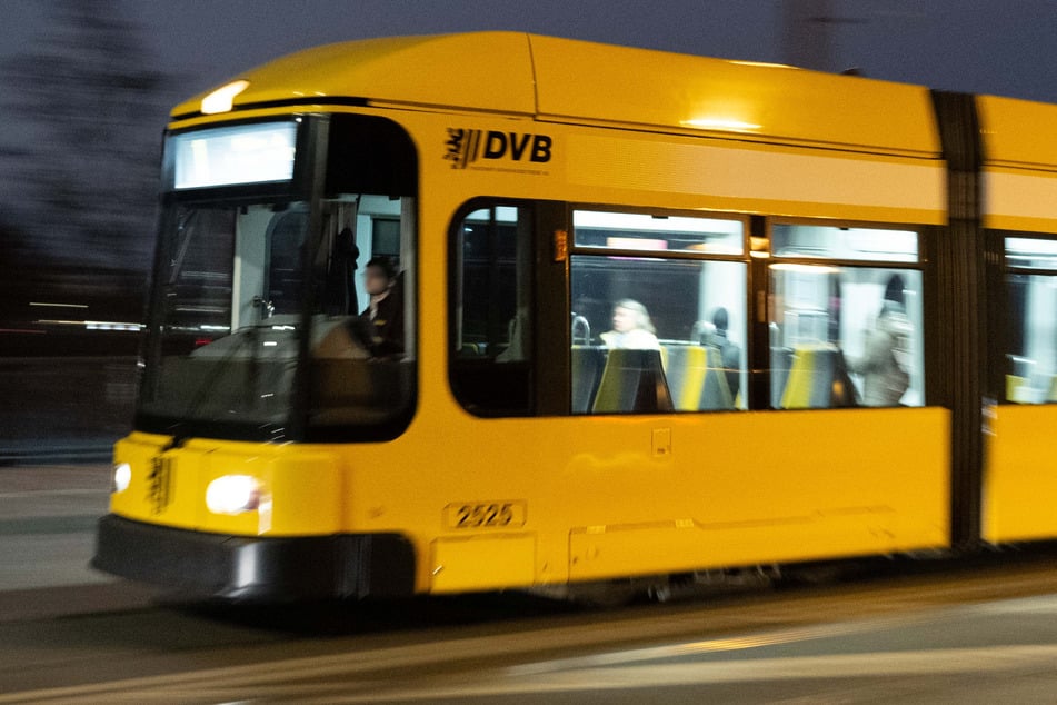 In einer Dresdner Straßenbahn kam es am Samstagabend zu einem volksverhetzenden Zwischenfall. (Archivfoto)