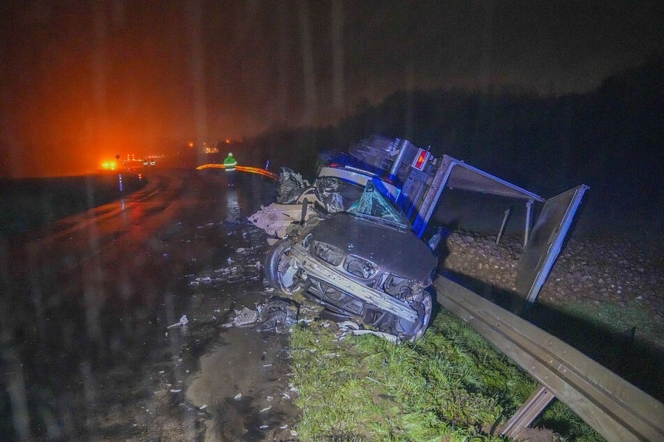 Der BMW wurde völlig zerstört.
