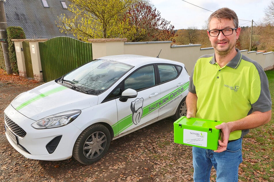 Das Dentallabor von Ronny Schüler befindet sich in Treuen.