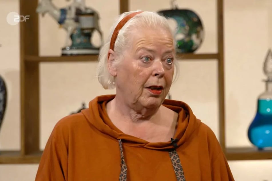 Anke möchte bei "Bares für Rares" ein Erbstück ihrer Patentante verkaufen und kann nicht glauben, was sie vor Ort erfahren muss.