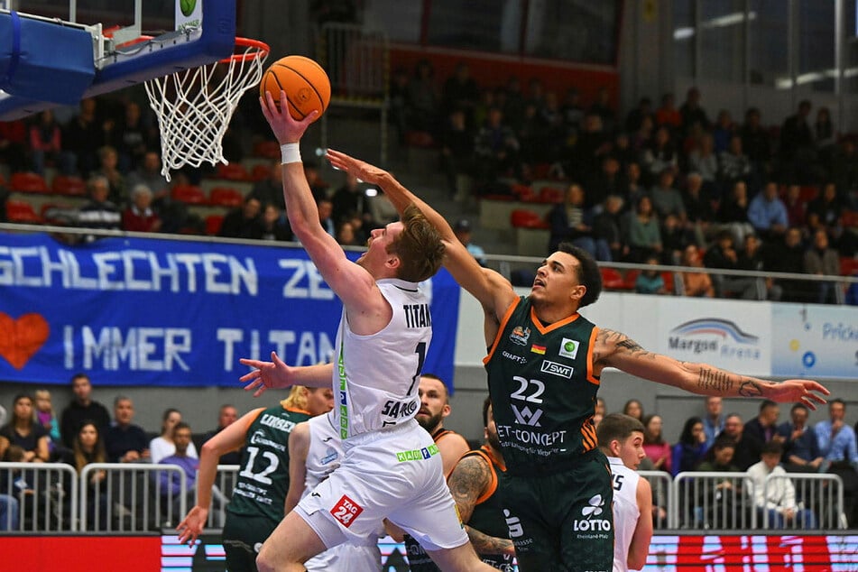 Im Hinspiel schickten Koen Sapwell (25, l.) und Co. Trier mit 89:82 nach Hause.