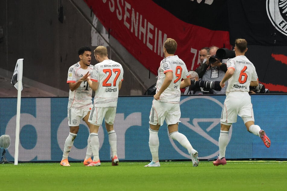 Luis Diaz (l.) brachte den FC Bayern schon nach 15 Sekunden in Führung.