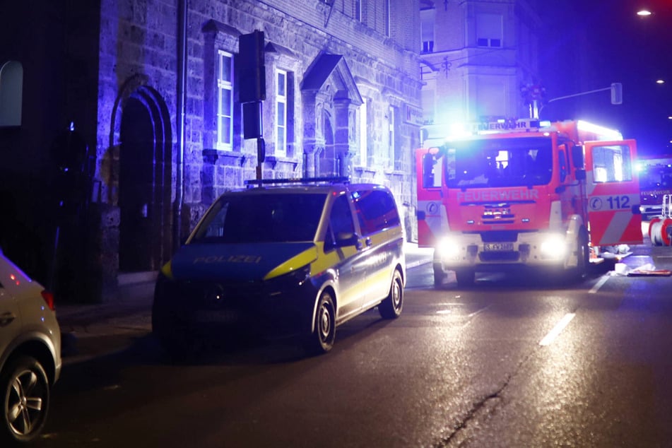 Stuttgart: Löschversuche der Bewohner scheitern: Feuerwehr Stuttgart übernimmt