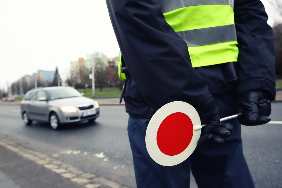Die Polizei stoppte den Rasen bei Rackwitz. (Symbolfoto)