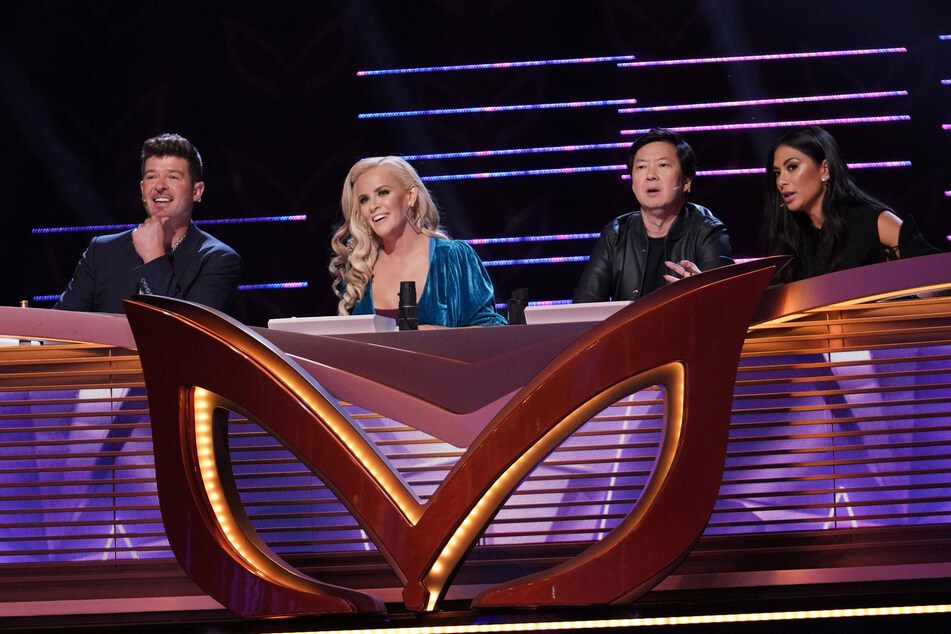 From l. to r.: Robin Thicke, Jenny McCarthy, Ken Jeong, and Nicole Scherzinger were wowed by the snail.