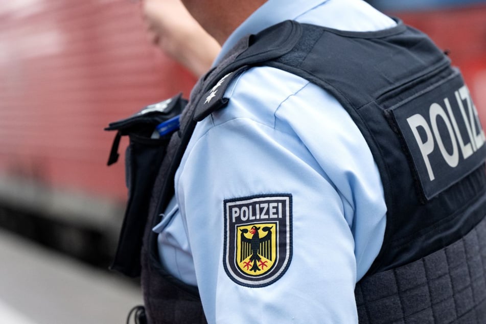 Dresden: Polizei nimmt 16-Jährigen nachts in Radebeul in Gewahrsam, dann eskaliert die Situation