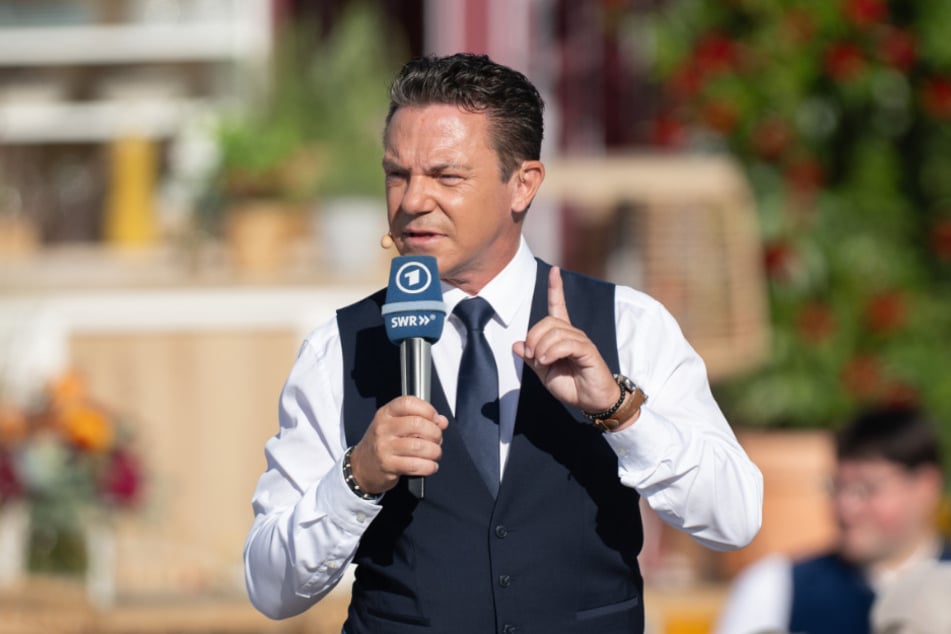 Stefan Mross (50) ist nach 31 Jahren bei "Immer wieder sonntags" wieder auf dem TV-Markt zu haben.
