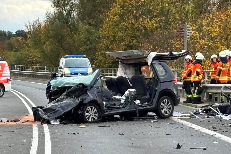 Tragischer Unfall auf B4: Auto stürzt in Mittellandkanal, drei Menschen sterben