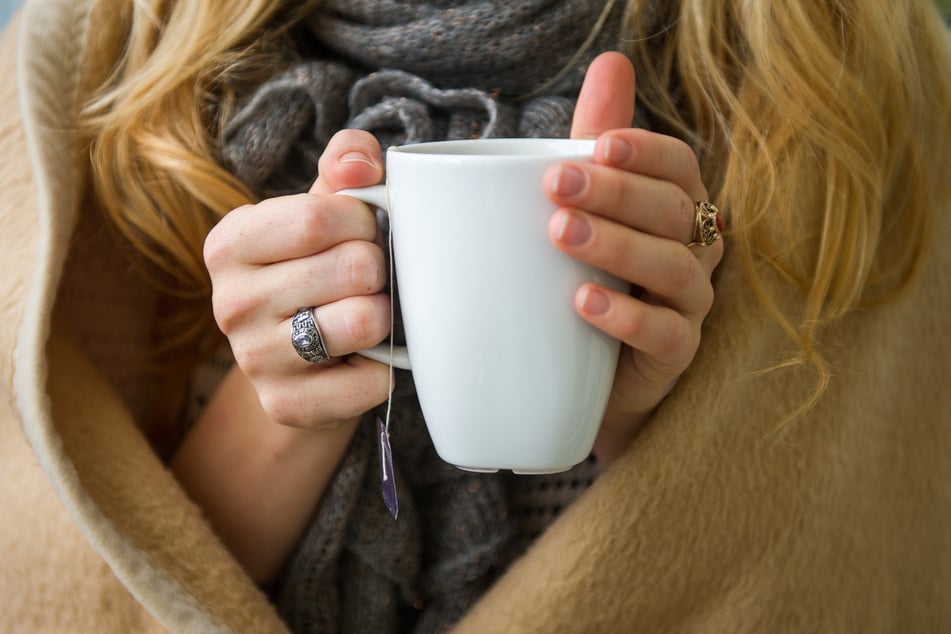 Spendet wohltuende Wärme: Eine heiße Tasse Tee kann bei klirrender Kälte wahre Wunder wirken. (Symbolbild)