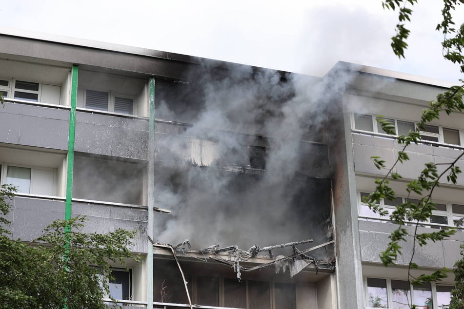 Die Balkone in der 4. und 5. Etage brannten am Montagnachmittag.