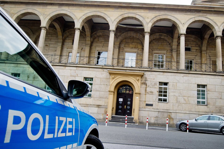 Der Prozess gegen den 60-jährigen Hauptangeklagten findet vor dem Landgericht Wuppertal statt.