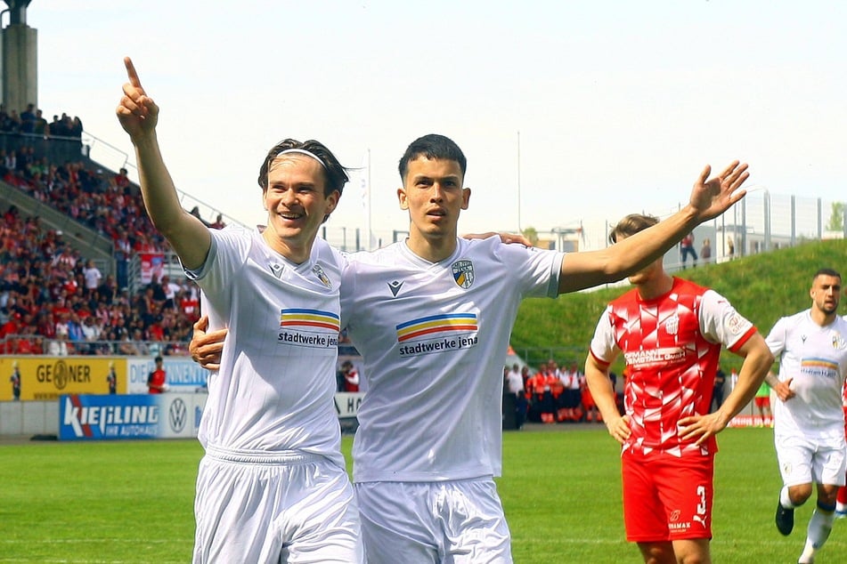 Pasqual Verkamp (26, r.) wird den Verein verlassen. Bei Toptorjäger Elias Löder (24, l.) hoffen die Fans auf einen Verbleib.