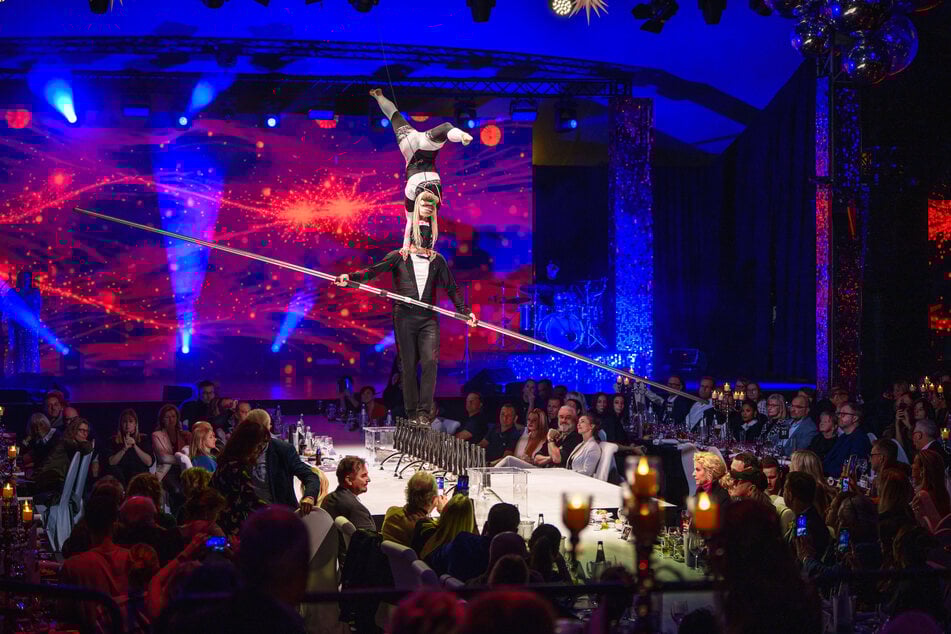 Freut Euch auf einen Abend mit spektakulärer Artistik, bester Unterhaltung und köstlichem Essen.