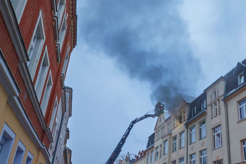 Brand in Pflegeheim: Feuerwehr im Großeinsatz