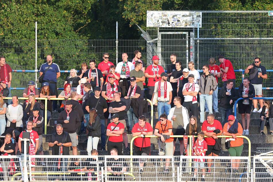 137 Fans aus Cottbus haben den Weg nach Leipzig auf sich genommen, um das Testspiel zu verfolgen.
