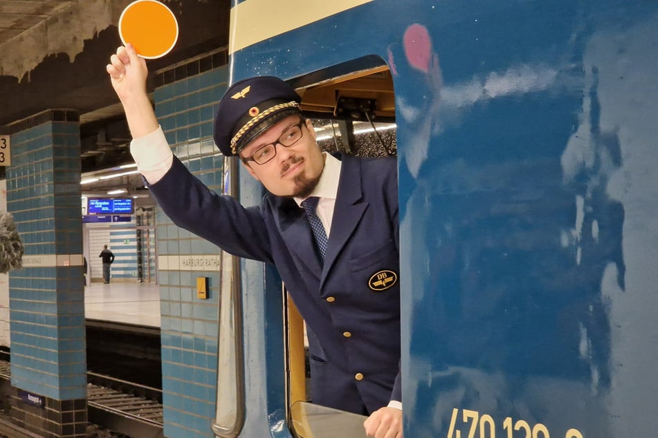 Jannik Scharffs (23) Begeisterung für Eisenbahnen hat schon im Kindesalter angefangen. Heute ist er selbst Lokführer und Mitglied des Vereins "Historische S-Bahn Hamburg e. V.".