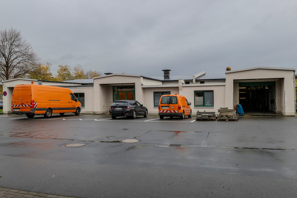 In dem unscheinbaren Depot in der Lohrmannstraße werden die Verkehrszeichen der Landeshauptstadt gelagert.