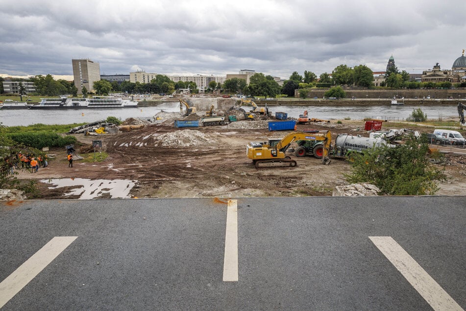 Die Abrissbaustelle der ehemaligen Carolabrücke: Der Neubau wird voraussichtlich rund 160 Millionen Euro kosten.