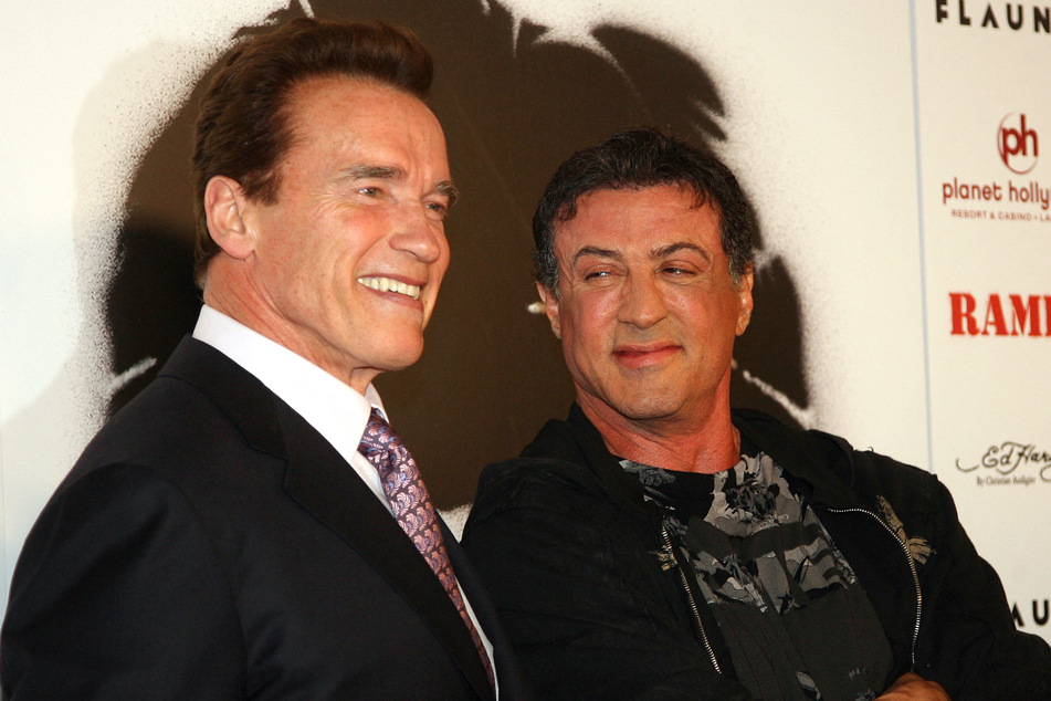 Arnold Schwarzenegger (75, l.) und Sylvester Stallone (76) sind zu engen Freunden geworden.