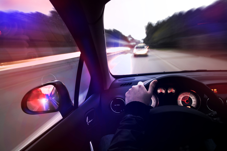 Der Mann fuhr über die A14 auf einen Parkplatz, dort schnappte ihn die Polizei (Symbolbild).