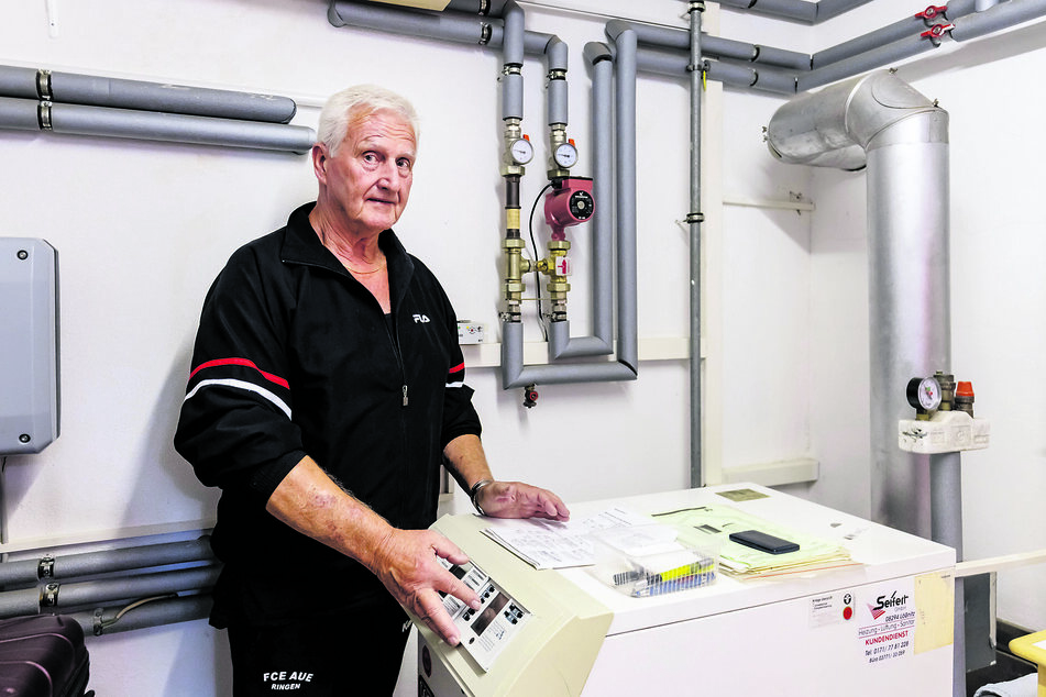 Die Gas-Heizung im Keller kommt Rentner Hermann Rosenkranz (72) nun buchstäblich teuer zu stehen.