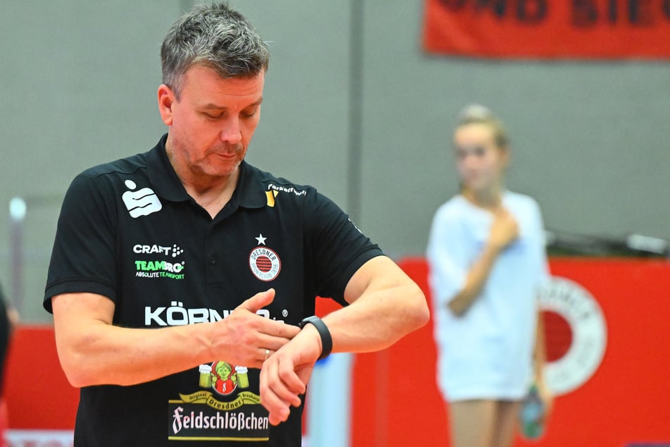 Alex Waibl (58) schaut genau auf die Uhr. Für ihn ist das Halbfinale auch eine Frage des Timings.