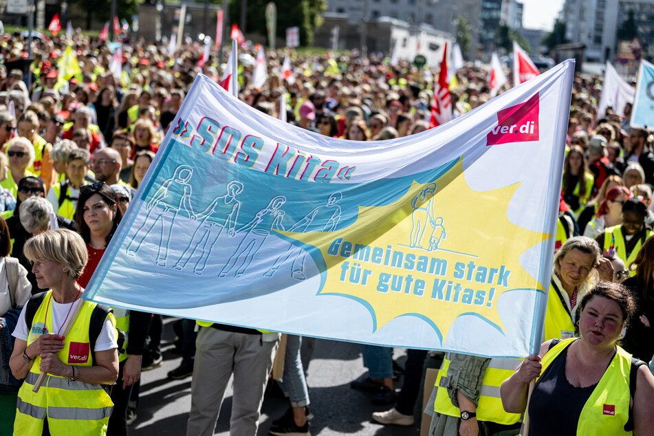 In Berlin gehen etliche Erzieher auf die Straße. (Archivbild)