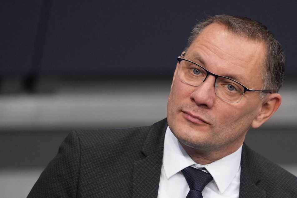 AfD-Chef Chrupalla kritisiert Fackel-Marsch vor Haus von Sachsens Gesundheitsministerin