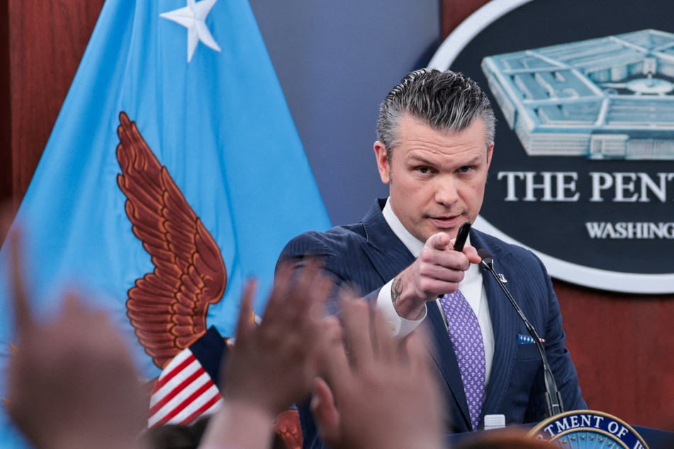 Hegseth announces "decisive" phase of Iran war and addresses questions on ground troops