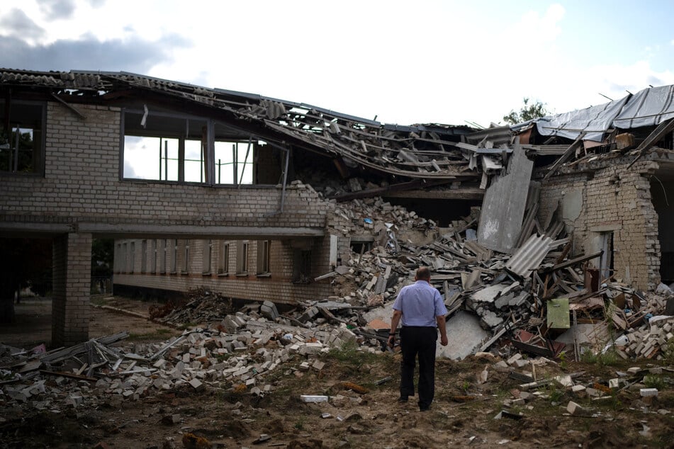 Eine Einrichtung in Kupjansk wurde durch einen Beschuss zerstört. (Archivbild)