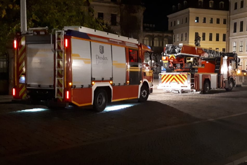 Zahlreiche Feuerwehren trafen rund ums Residenzschloss ein.