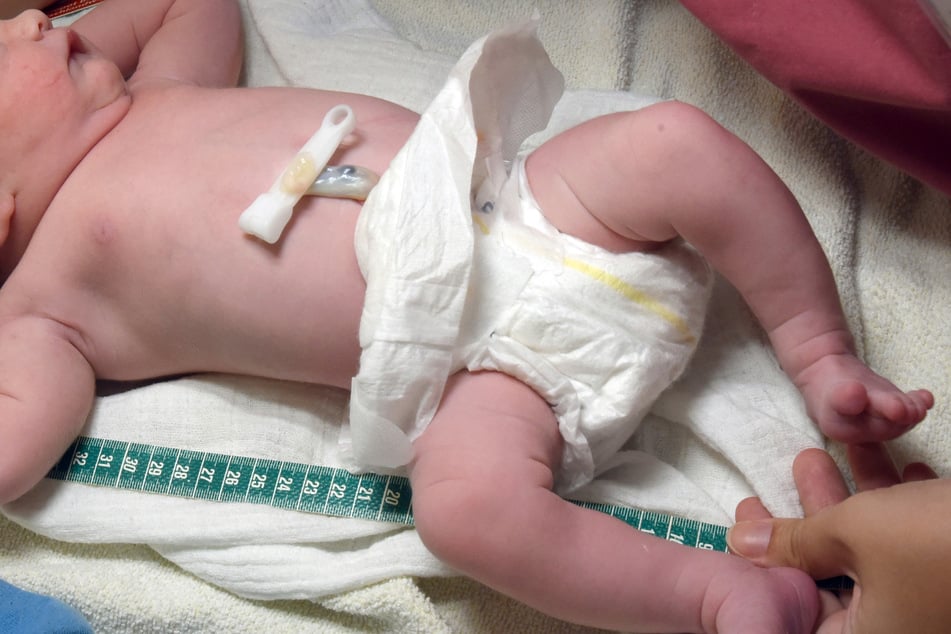 Der neue bundesweite Hebammenhilfevertrag sorgt in Thüringen für Diskussionen über Vergütung und Versorgungssicherheit. (Symbolbild)