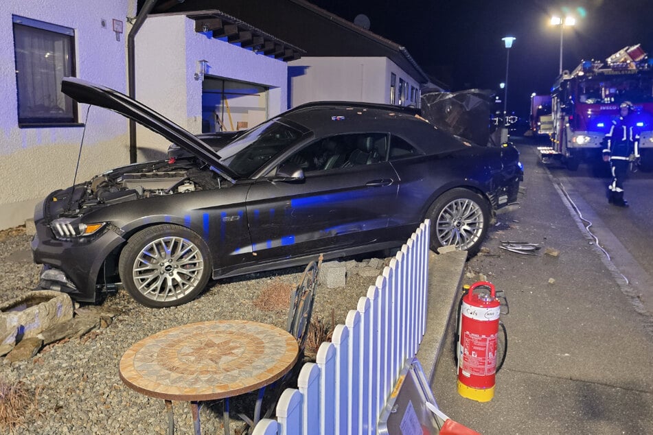 Die Irrfahrt des Mustangs endete im eigenen Vorgarten.