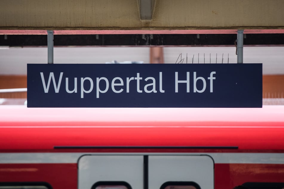 Ein defektes Stellwerk sorgt dafür, dass die Einschränkungen für Bahnreisende rund um Wuppertal nicht abreißen.