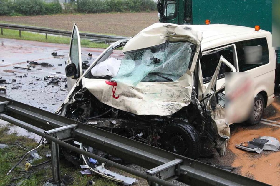 Unfall-Drama im Eichsfeld: Taxifahrer stirbt nach Laster-Crash