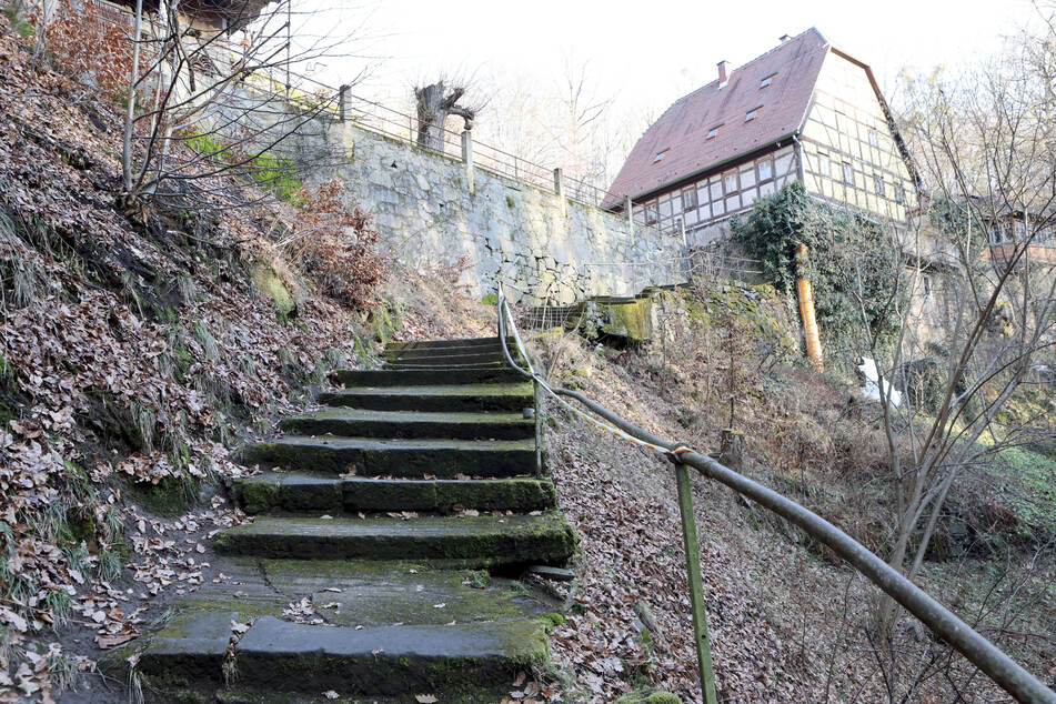 Unterhalb der Keppmühle müssen die maroden Treppen dringend saniert werden.