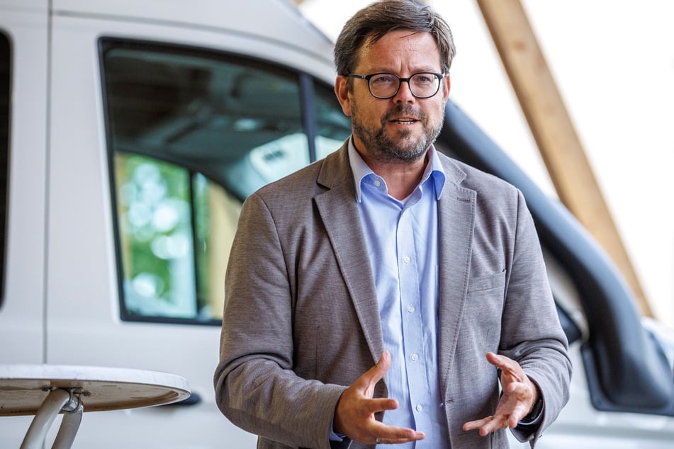 Bundestagsabgeordneter Lars Rohwer (53, CDU) übt scharfe Kritik am Vorgehen der Deutschen Bahn. (Archivfoto)